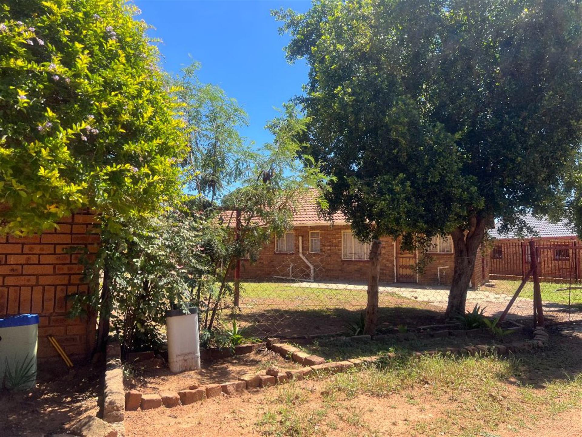 Front View of property in Soshanguve