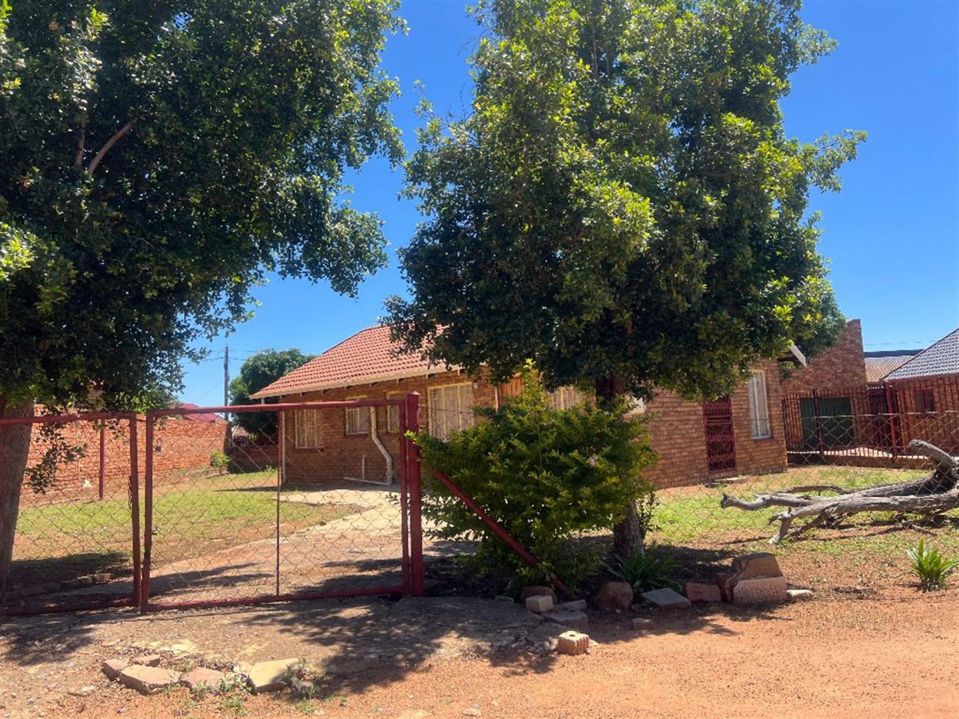 Front View of property in Soshanguve