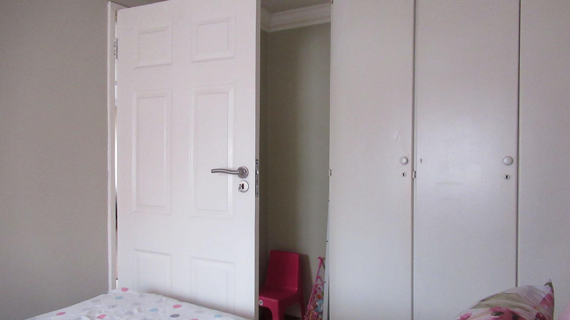 Bed Room 1 - 8 square meters of property in Alan Manor