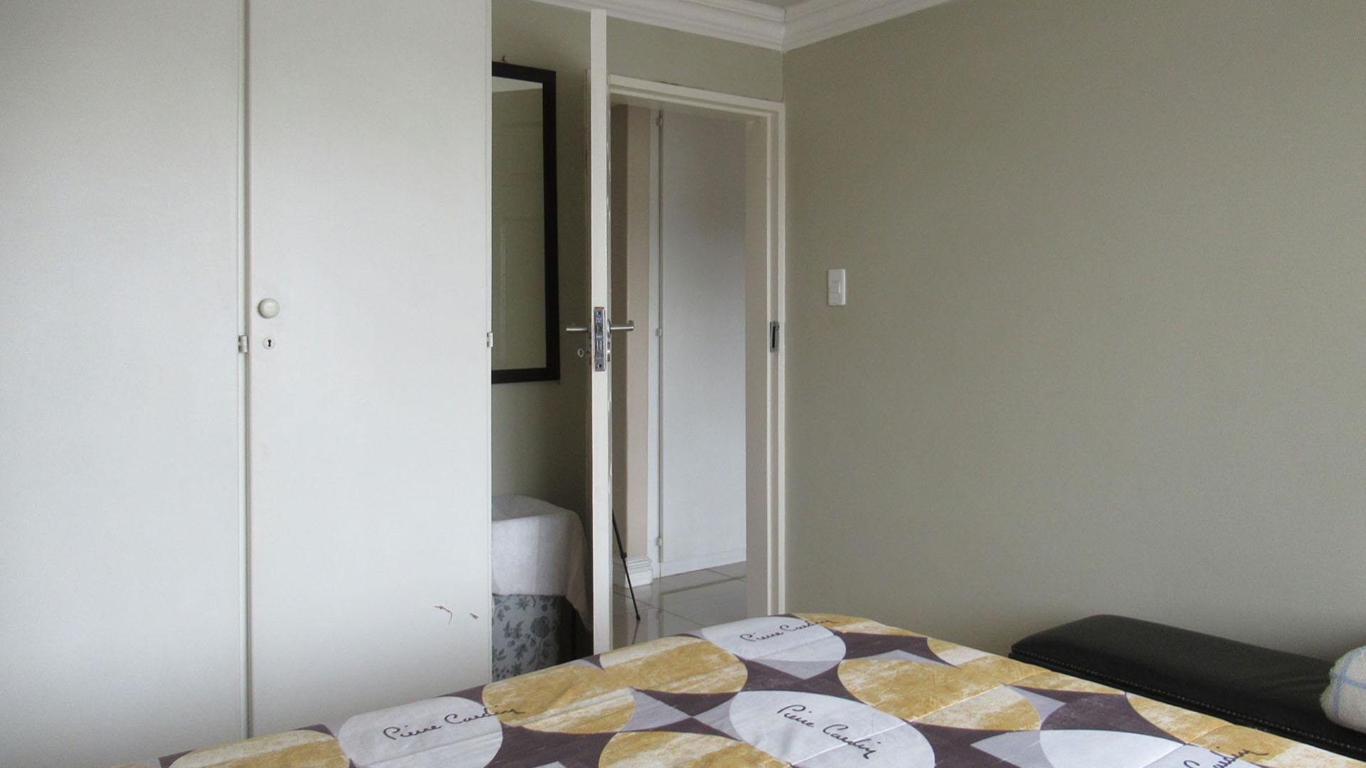 Bed Room 2 - 12 square meters of property in Alan Manor