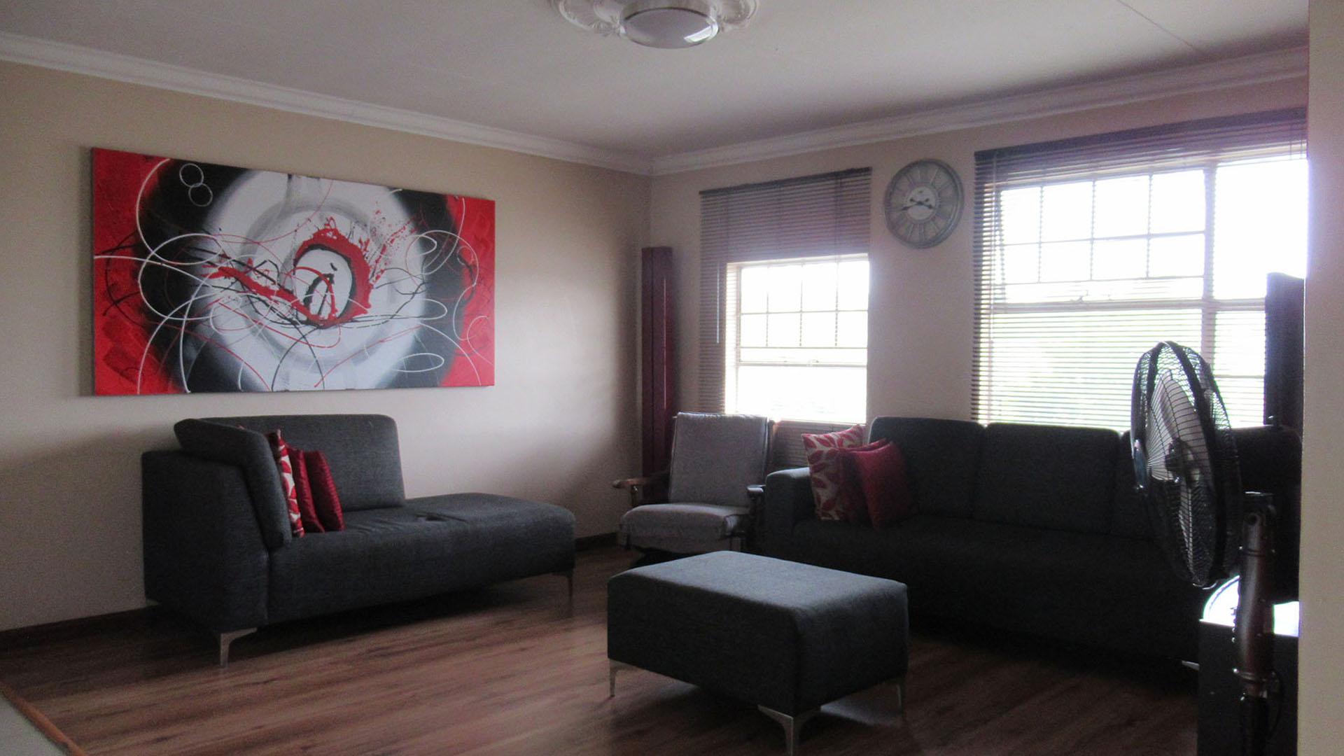 Lounges - 20 square meters of property in Alan Manor