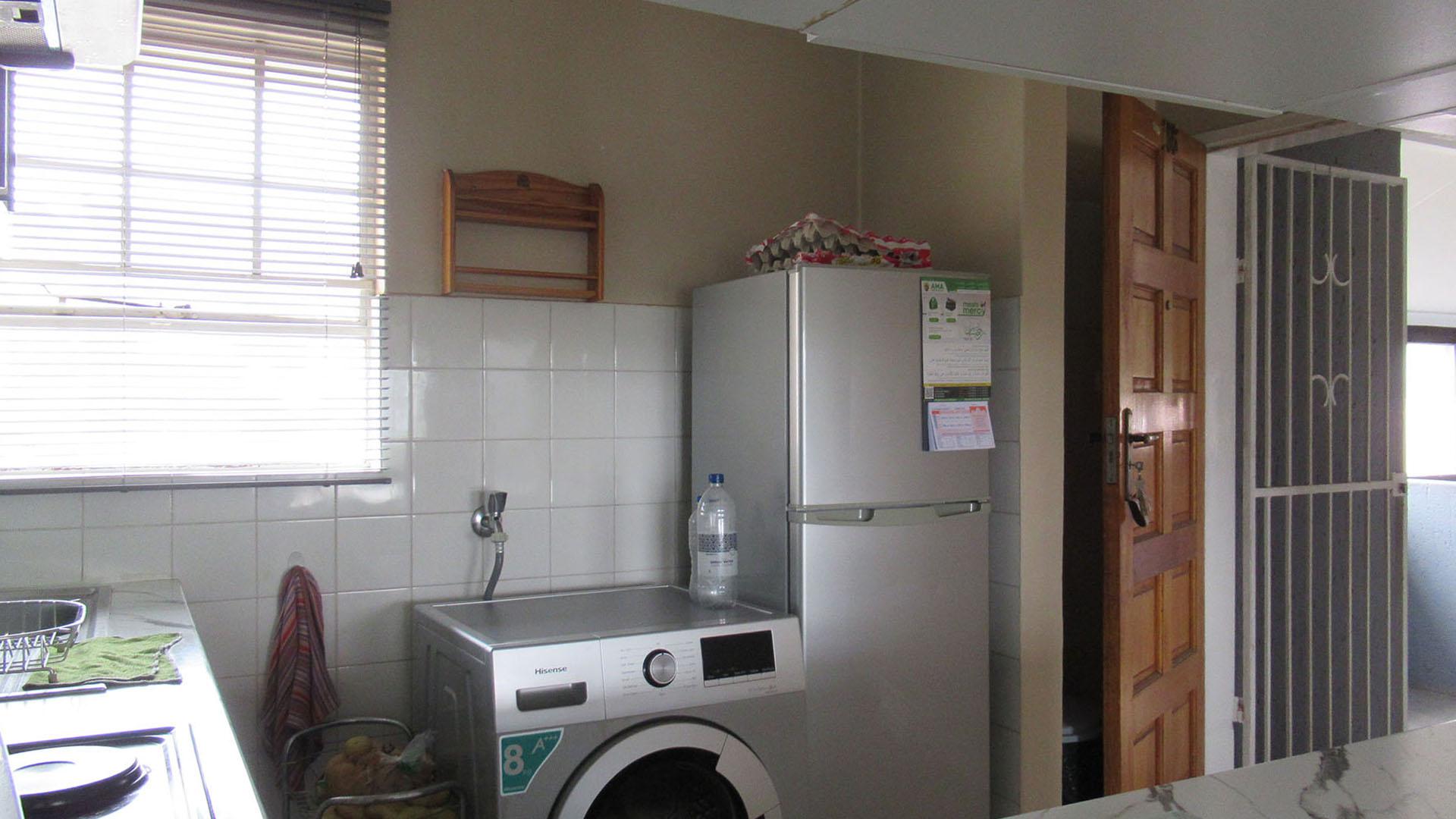 Kitchen - 7 square meters of property in Alan Manor