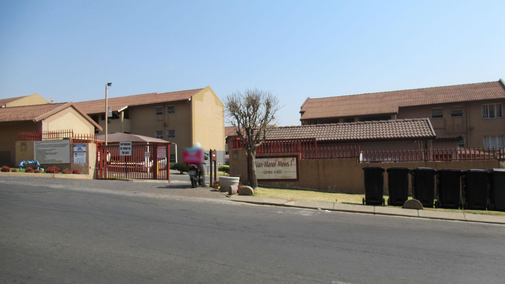 Garden of property in Alan Manor