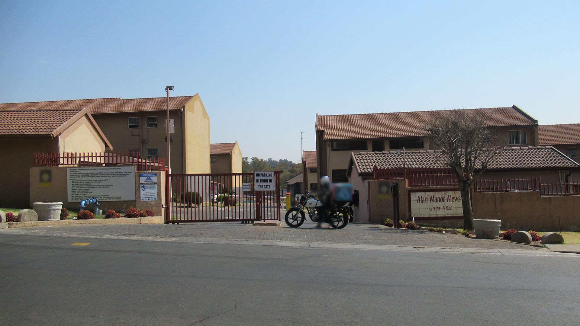 Front View of property in Alan Manor