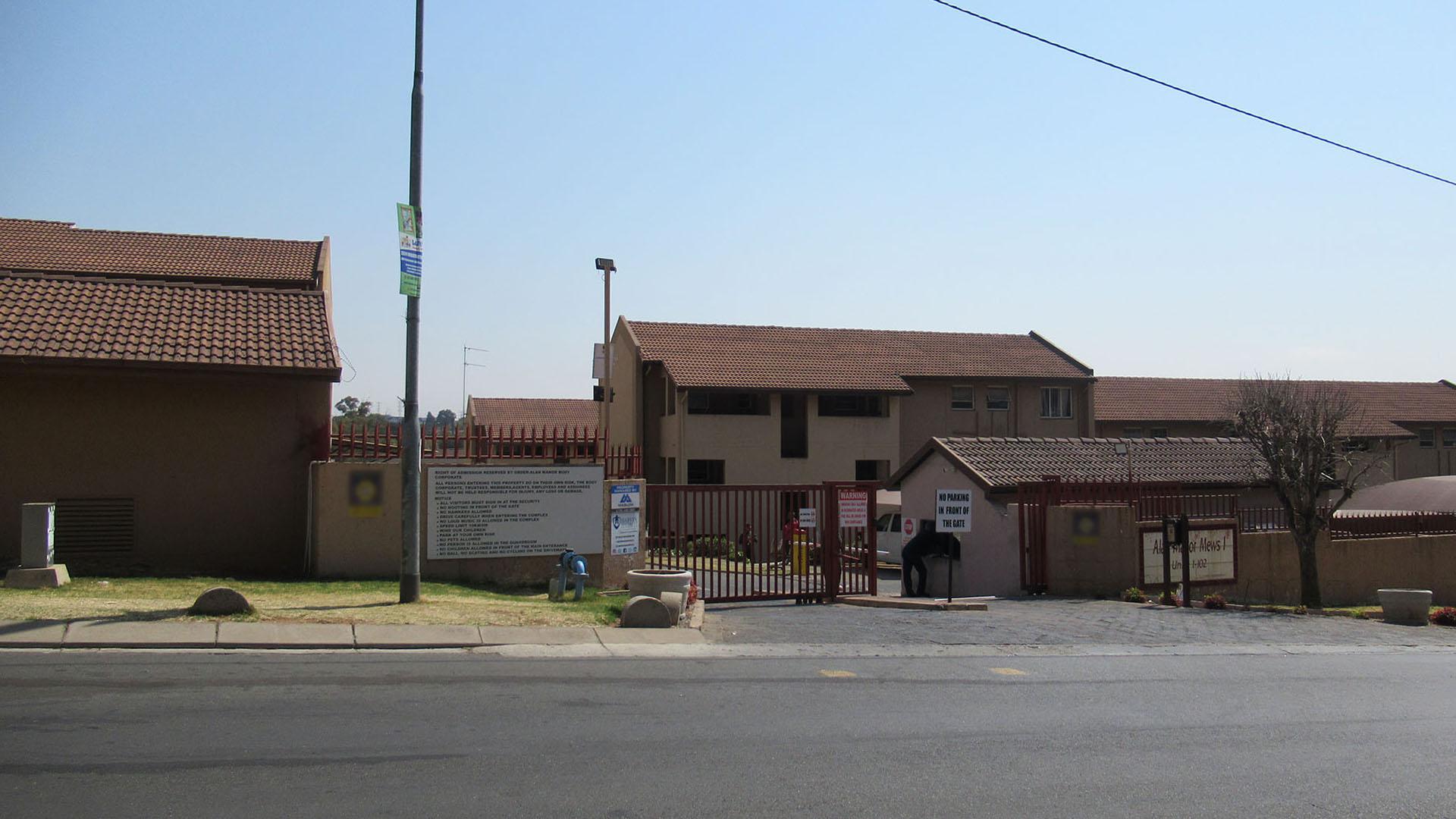 Front View of property in Alan Manor