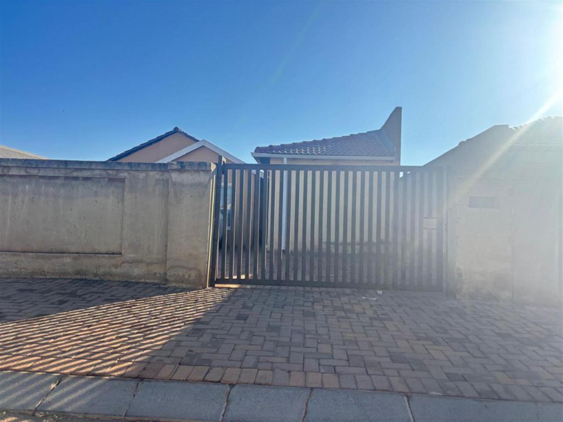 Front View of property in Protea Glen