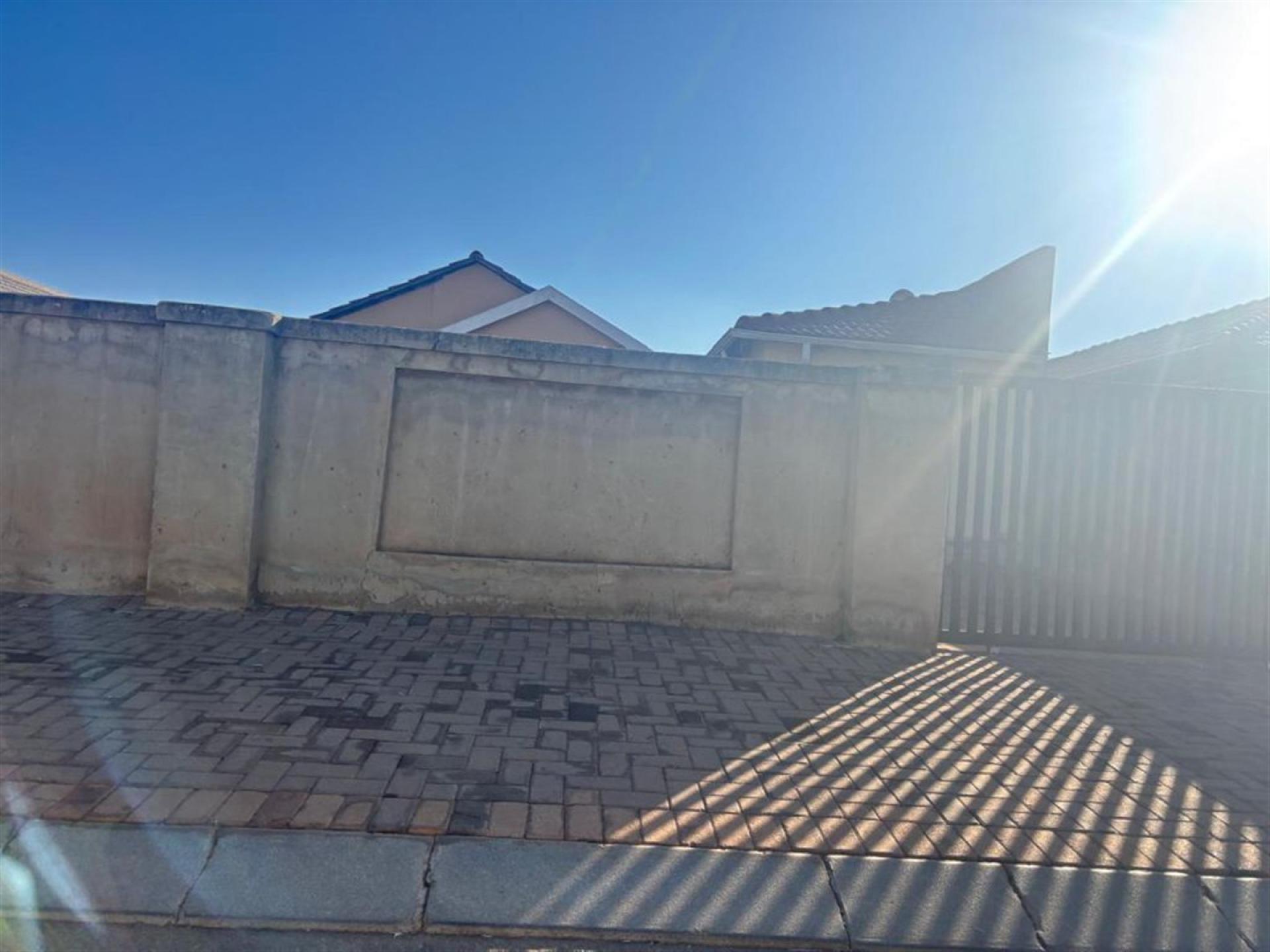 Front View of property in Protea Glen