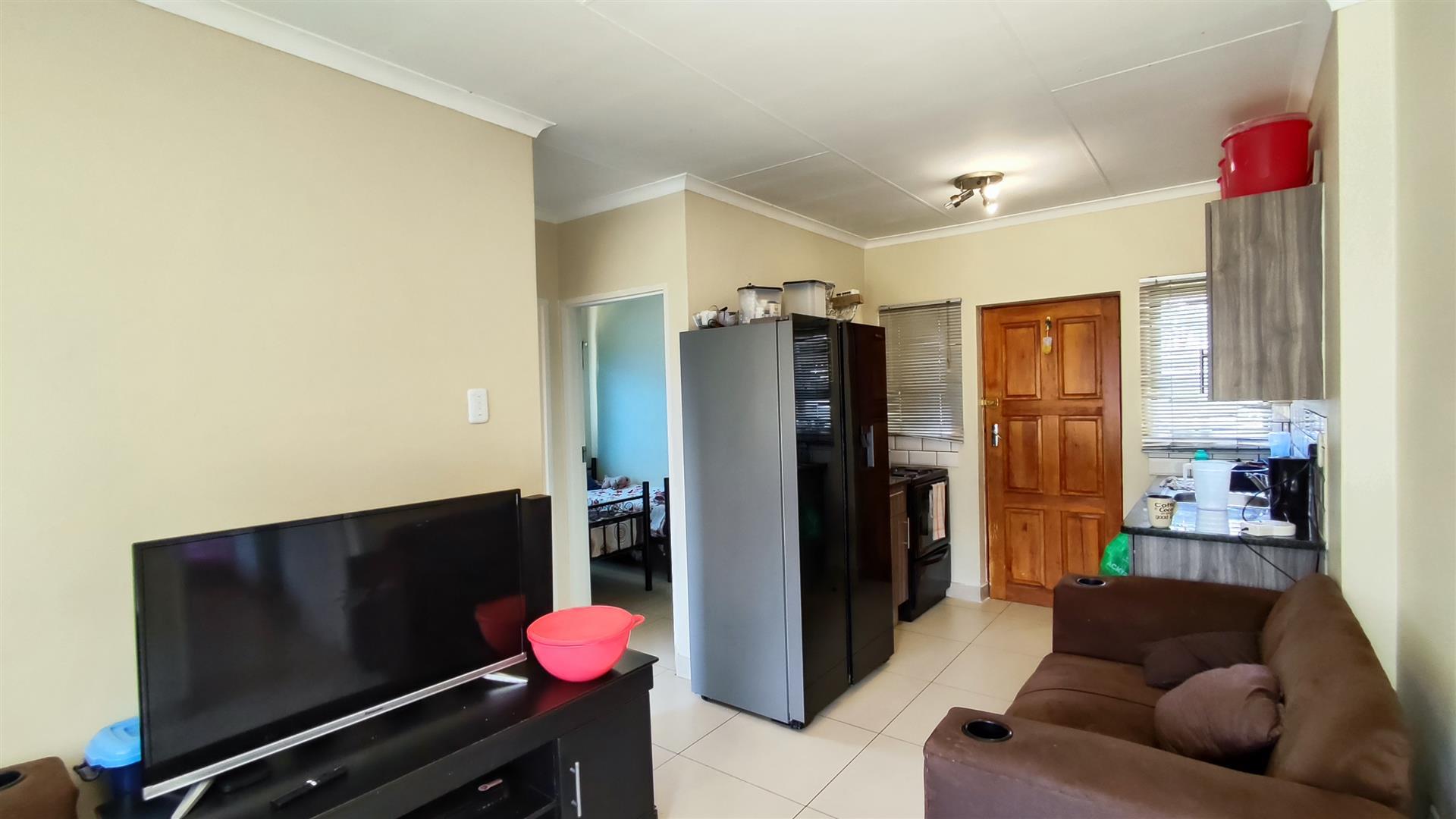 Lounges - 9 square meters of property in Comet