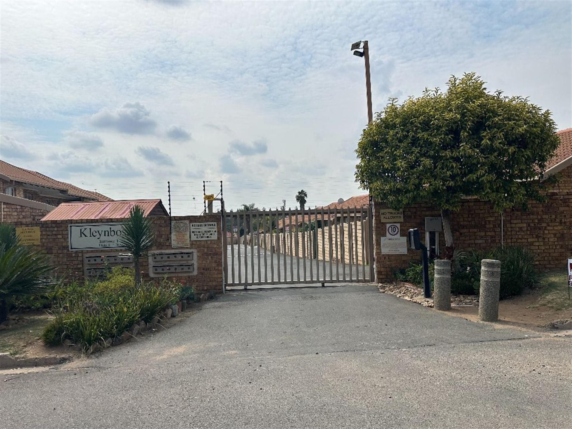 Front View of property in Langenhoven Park