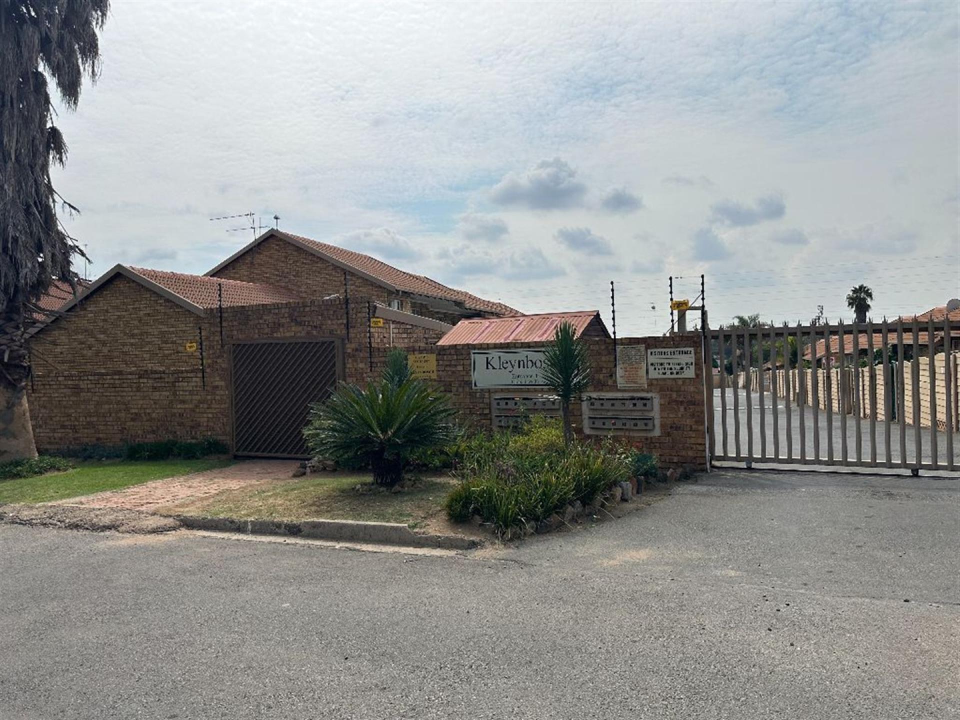 Front View of property in Langenhoven Park