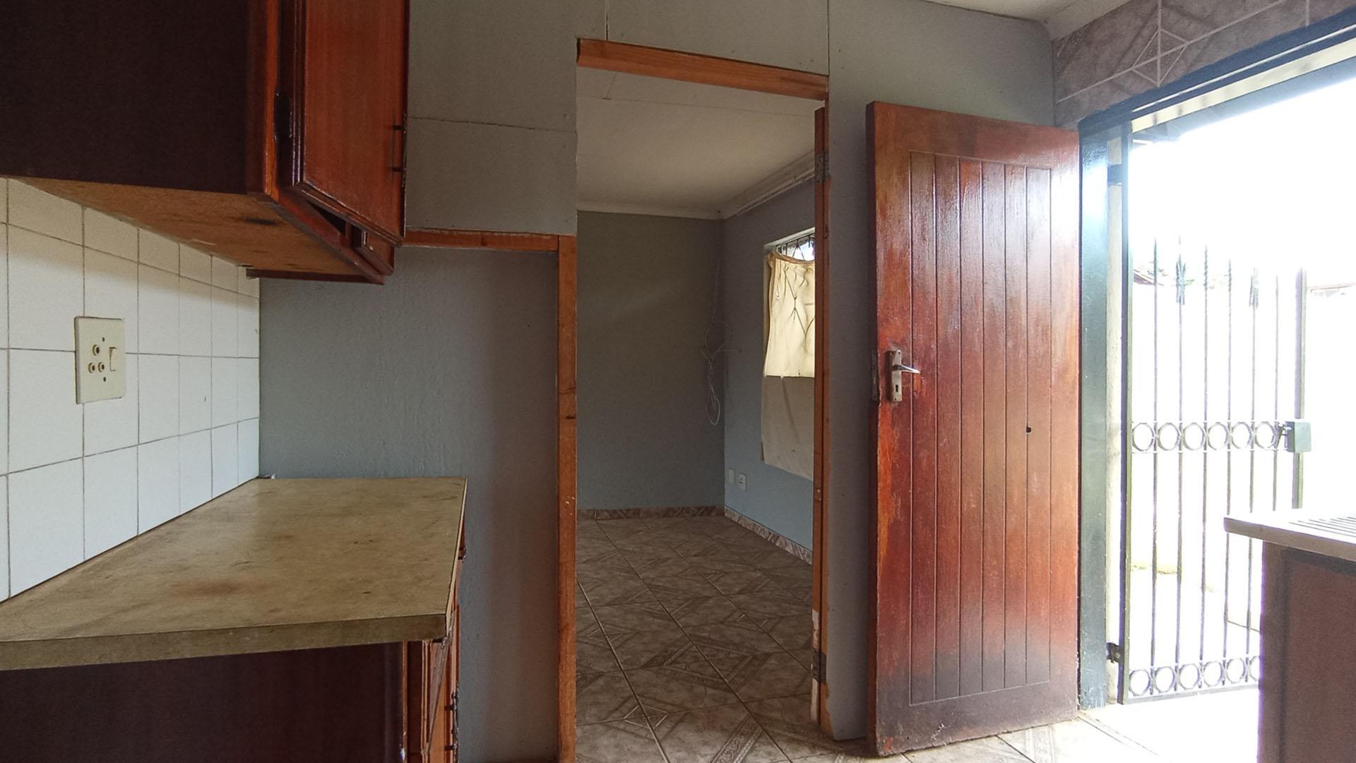 Kitchen - 6 square meters of property in Soshanguve