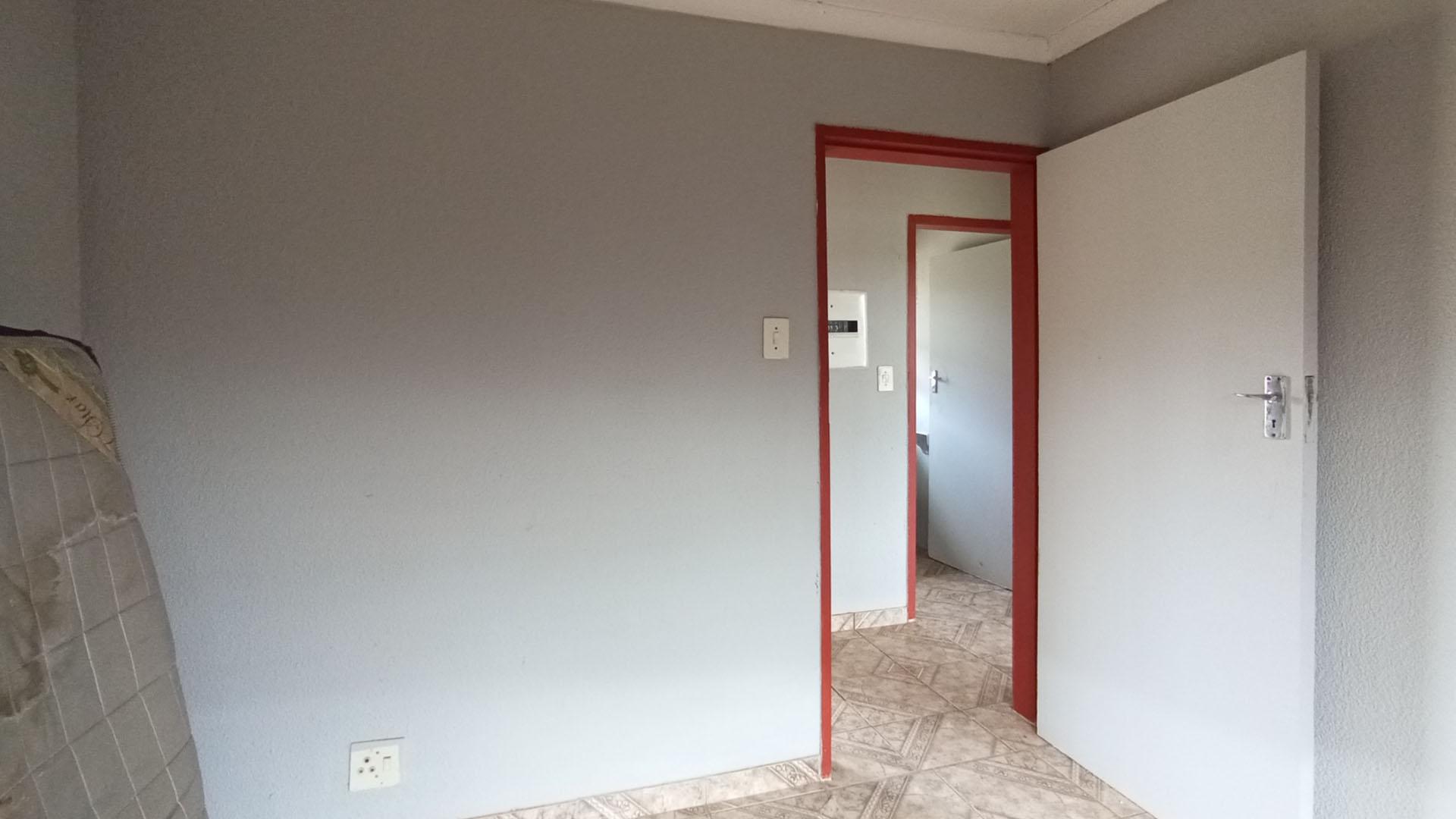 Bed Room 1 - 9 square meters of property in Soshanguve