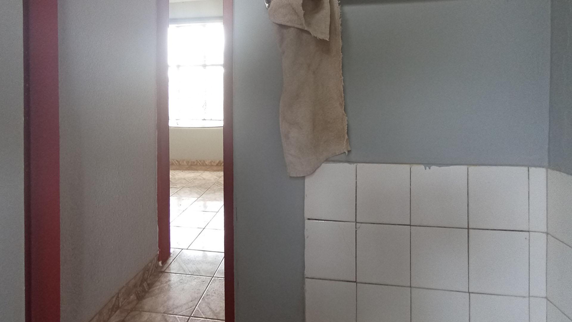 Bathroom 1 - 4 square meters of property in Soshanguve