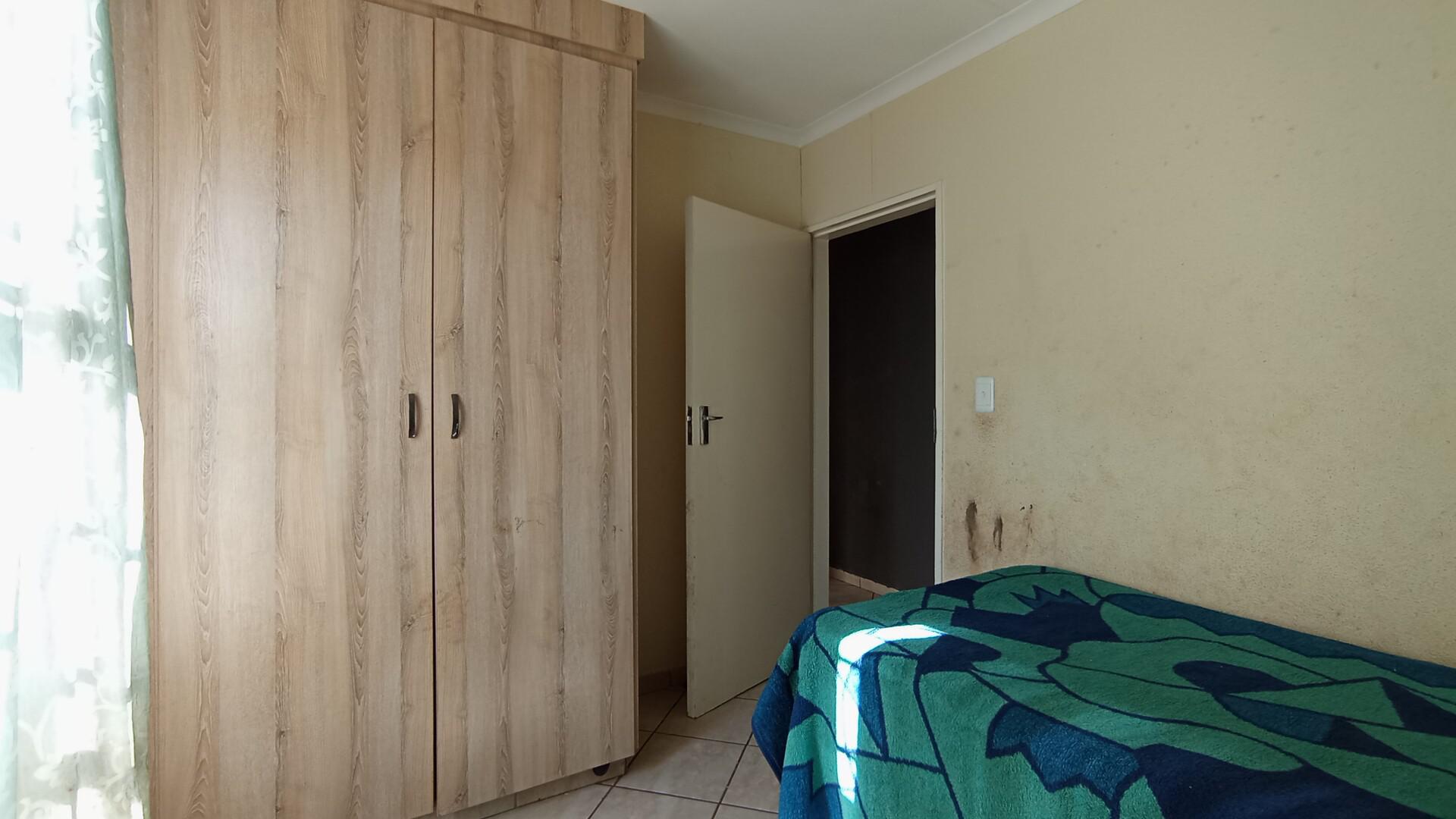 Bed Room 1 - 10 square meters of property in Andeon