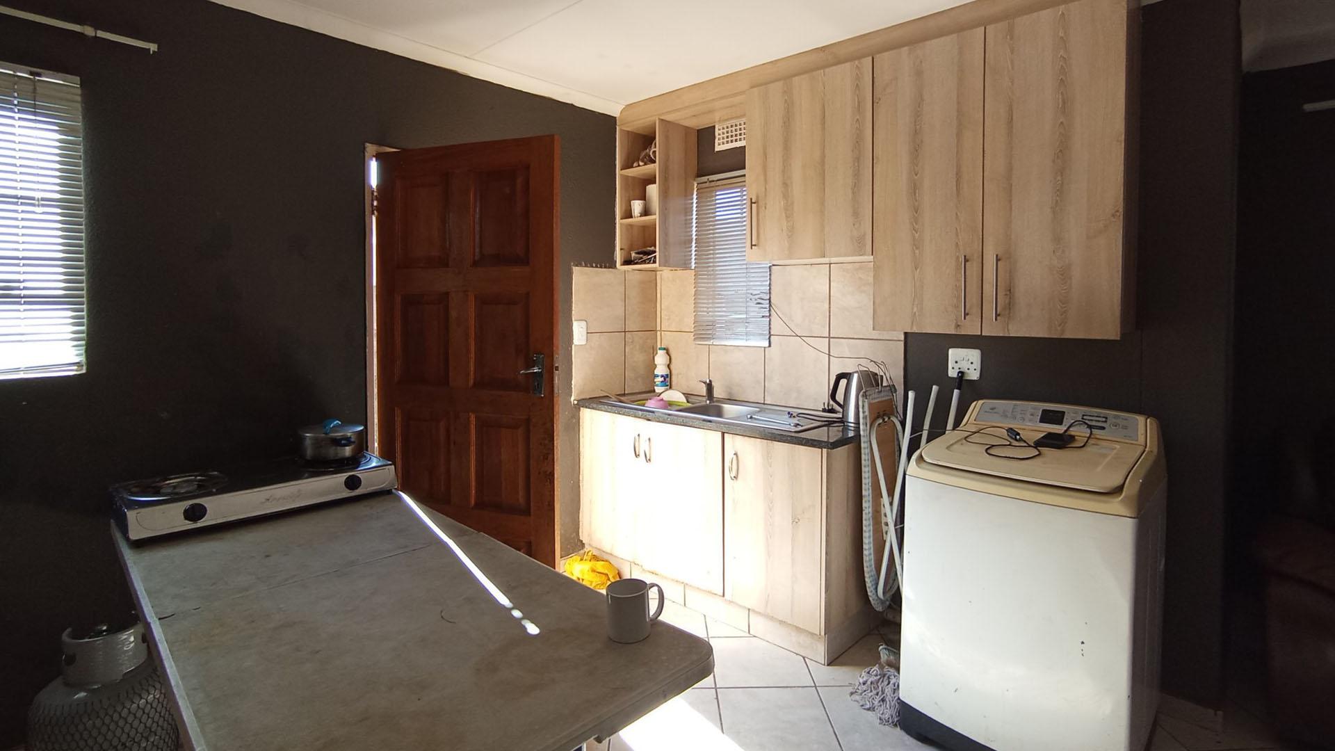 Kitchen - 10 square meters of property in Andeon