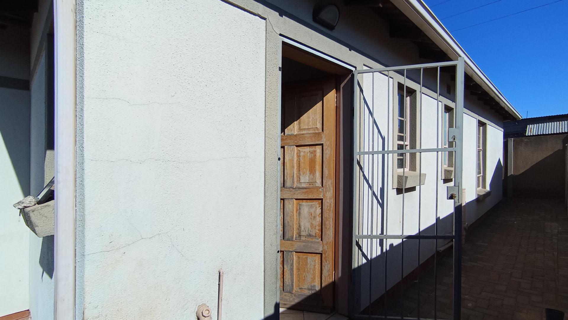 Front View of property in Andeon