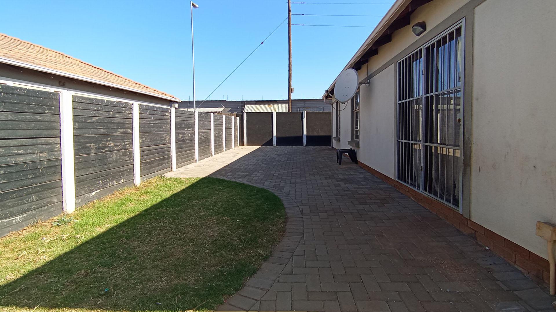 Backyard of property in Andeon