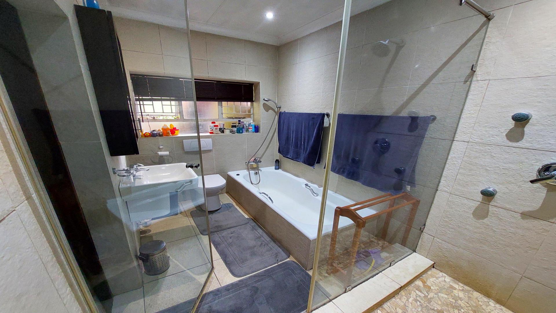 Bathroom 1 of property in Lukasrand