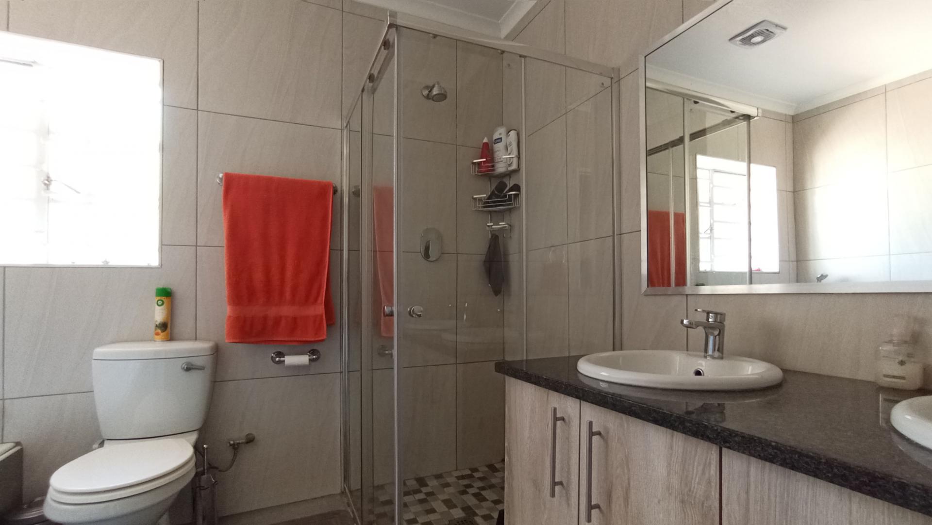 Bathroom 1 - 7 square meters of property in Discovery