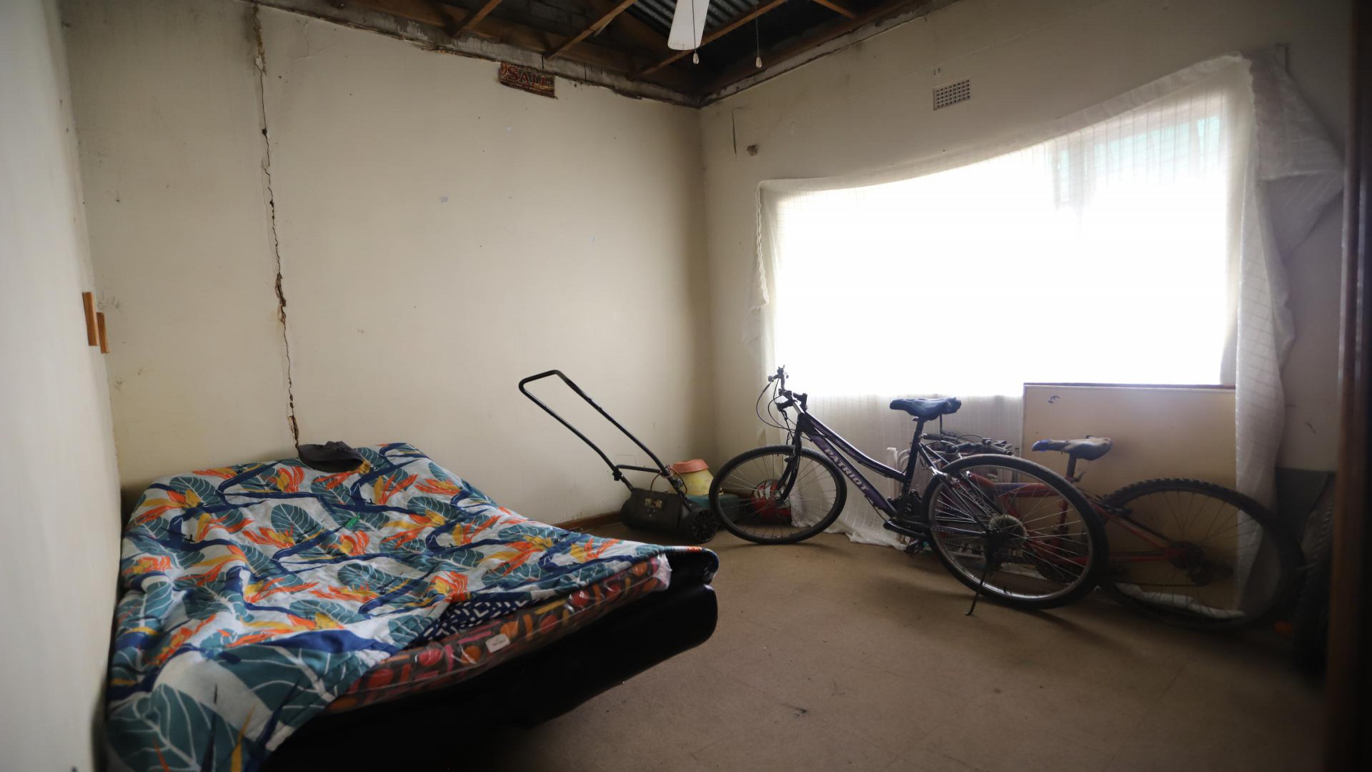 Bed Room 1 of property in Virginia - Free State