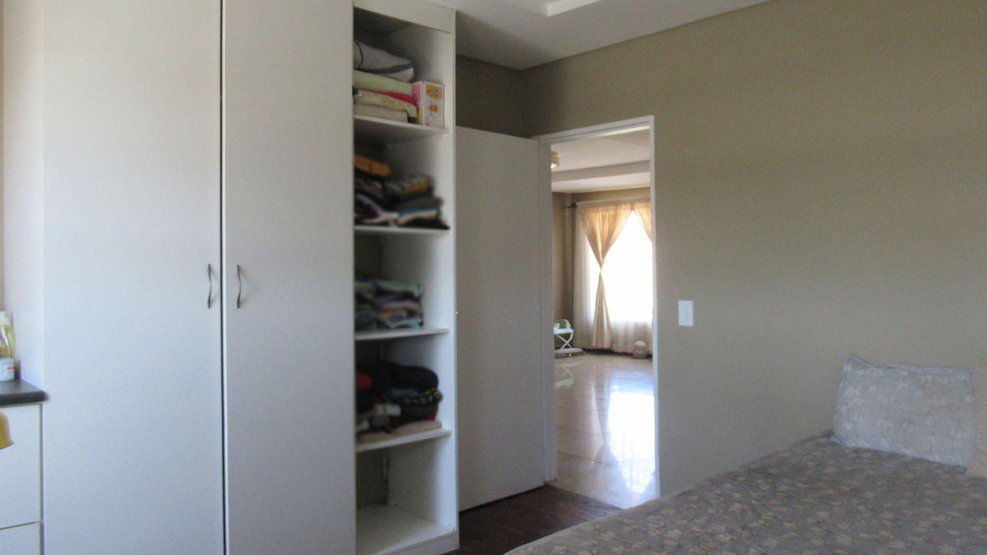 Bed Room 2 - 16 square meters of property in Townsview