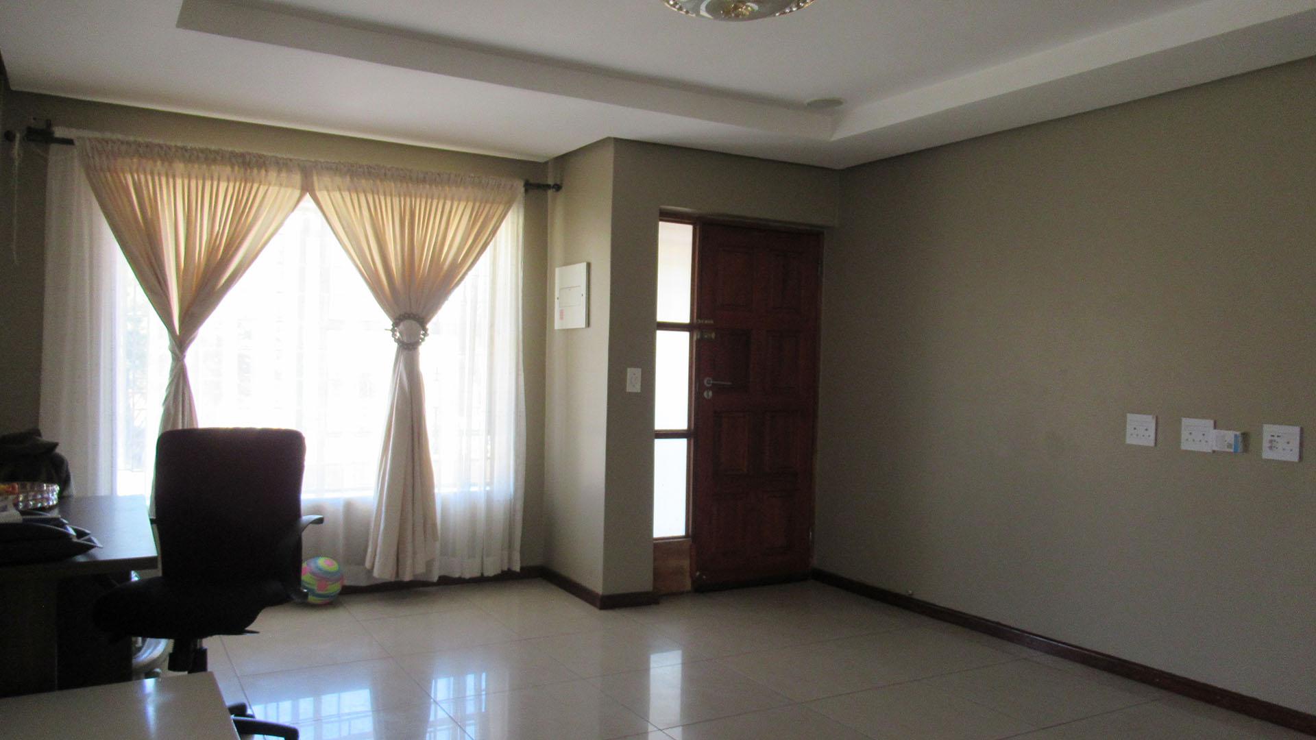 Dining Room - 25 square meters of property in Townsview