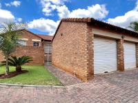 2 Bedroom 2 Bathroom Simplex for Sale for sale in Die Hoewes