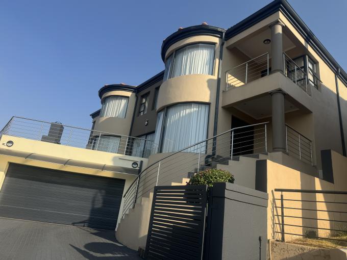 3 Bedroom Cluster for Sale For Sale in Allen’s Nek - MR651080