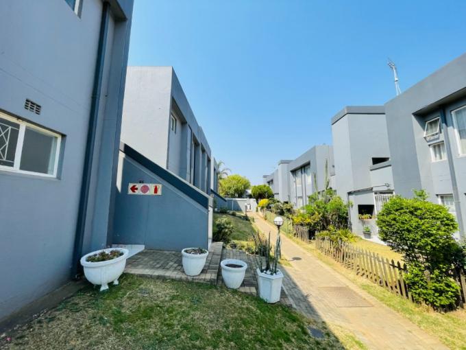 2 Bedroom Simplex for Sale For Sale in Mulbarton - MR651097