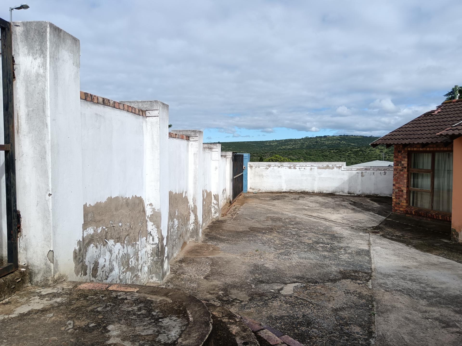 Front View of property in Breidbach