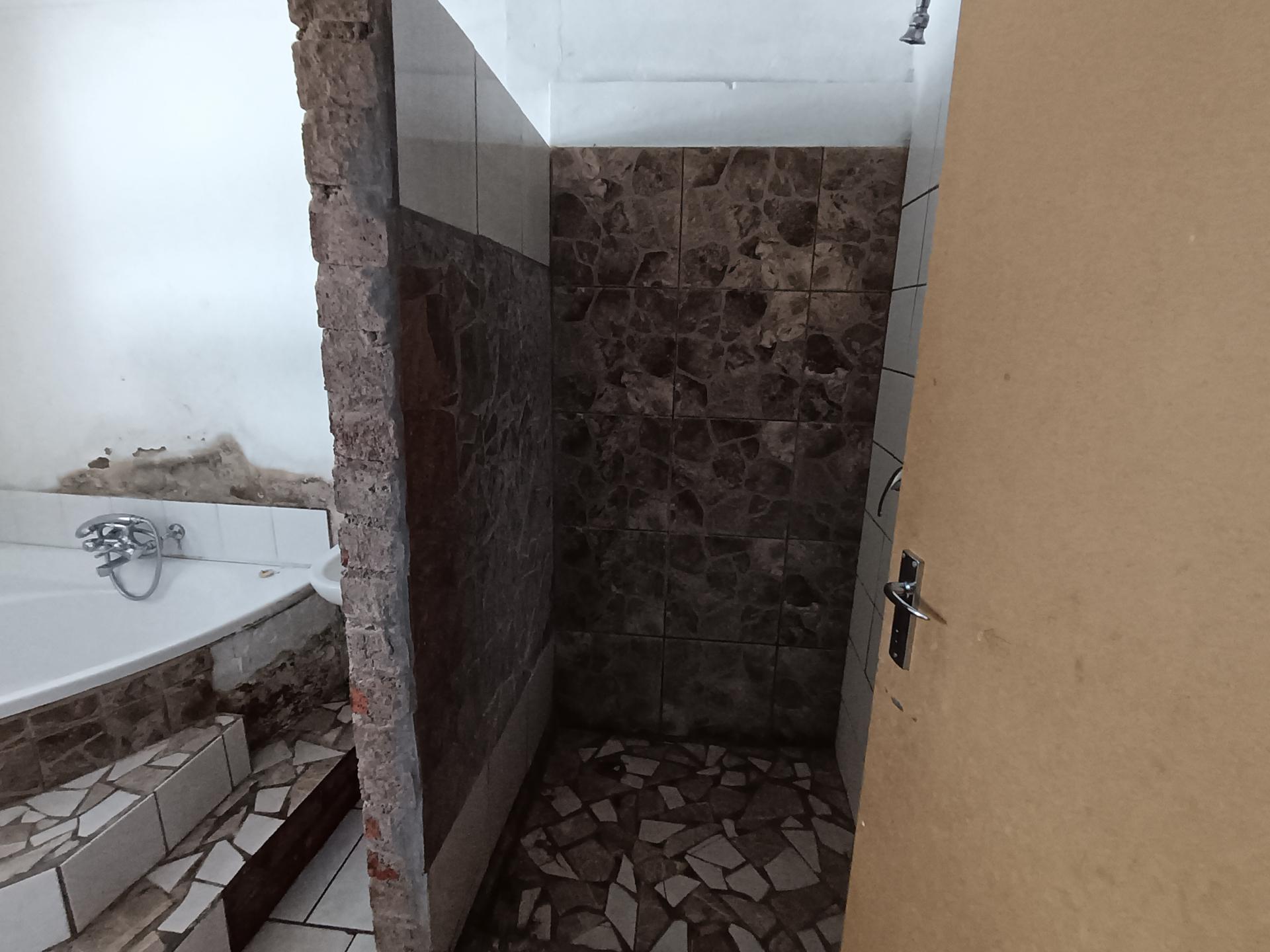 Bathroom 1 of property in Breidbach