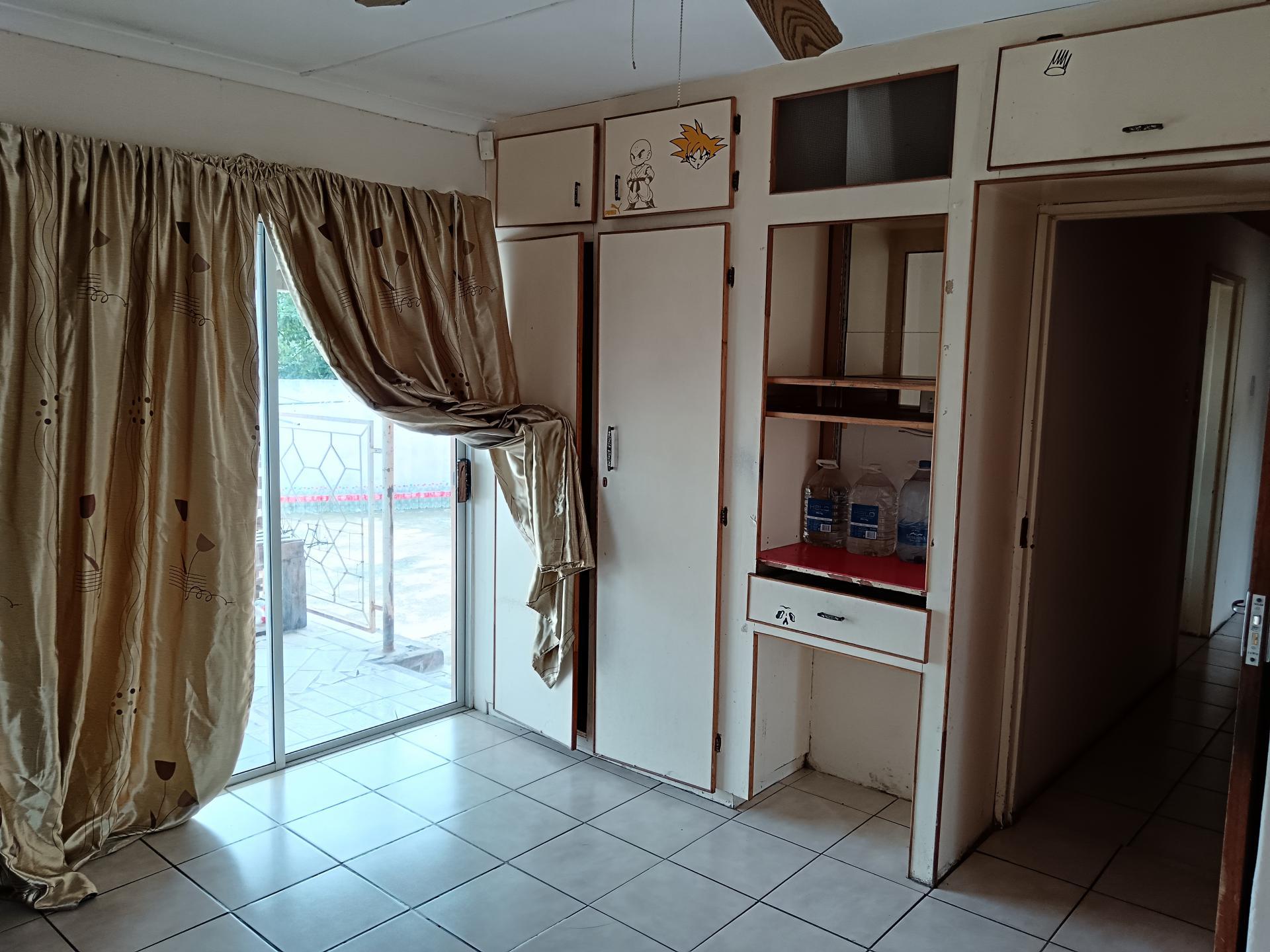 Bed Room 4 of property in Breidbach