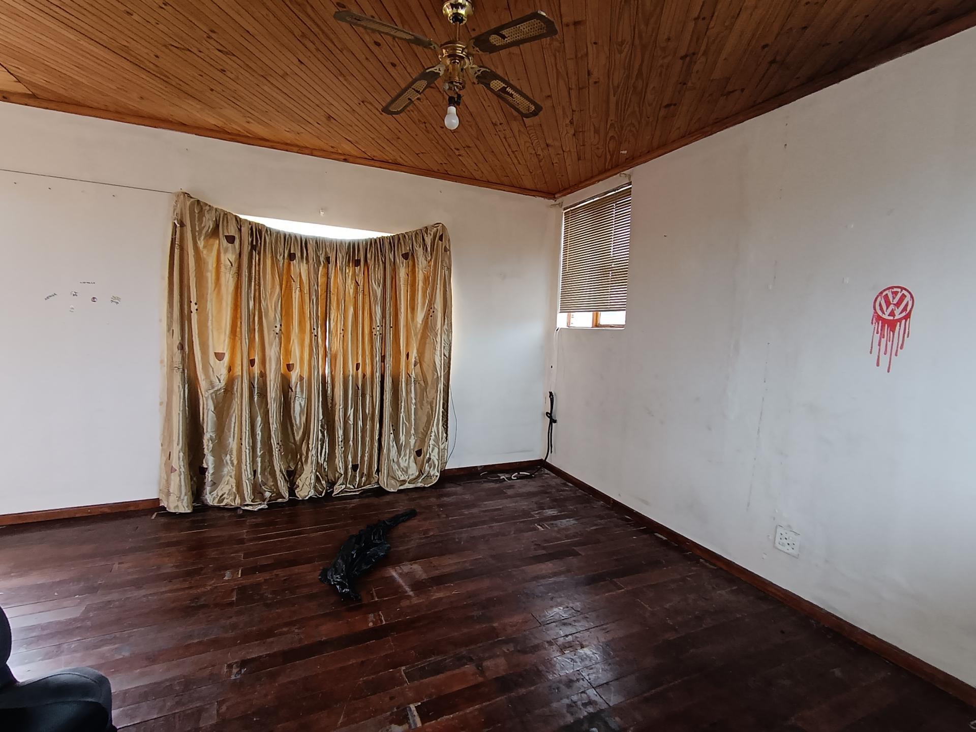 Main Bedroom of property in Breidbach