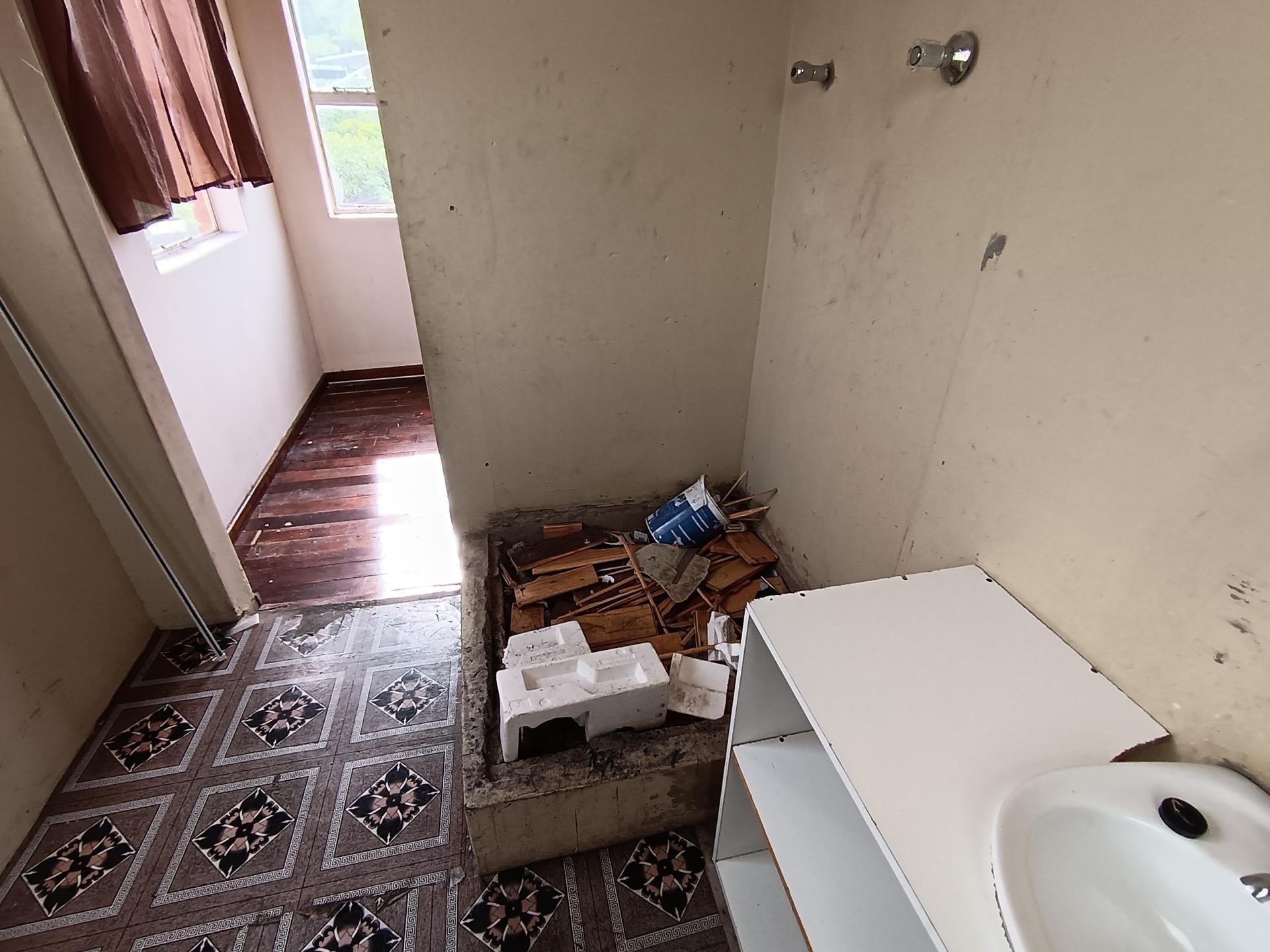 Main Bathroom of property in Breidbach