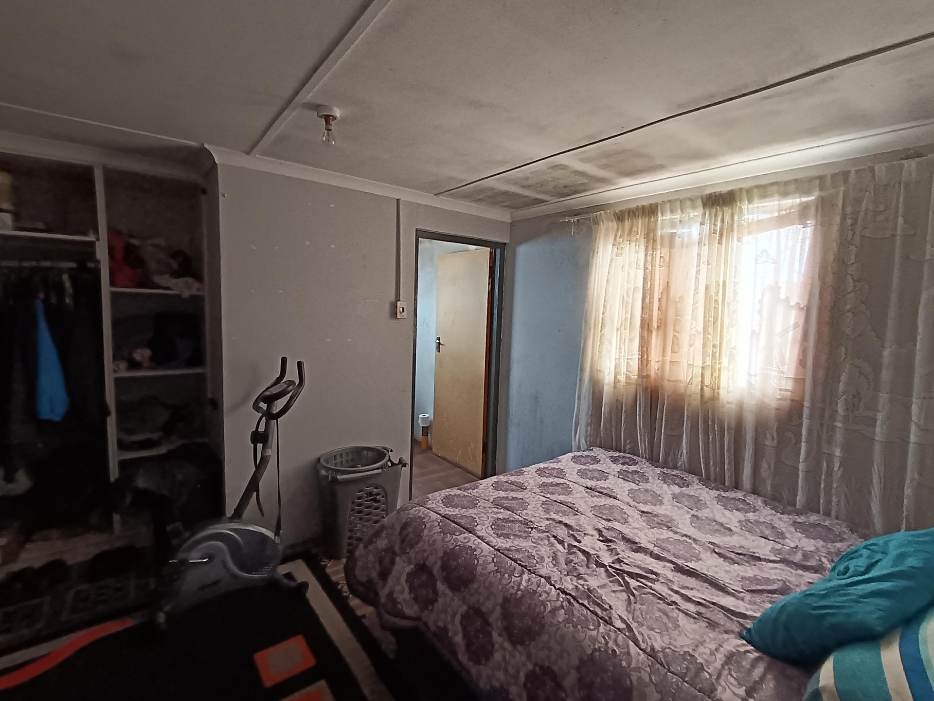 Bed Room 5+ of property in Breidbach