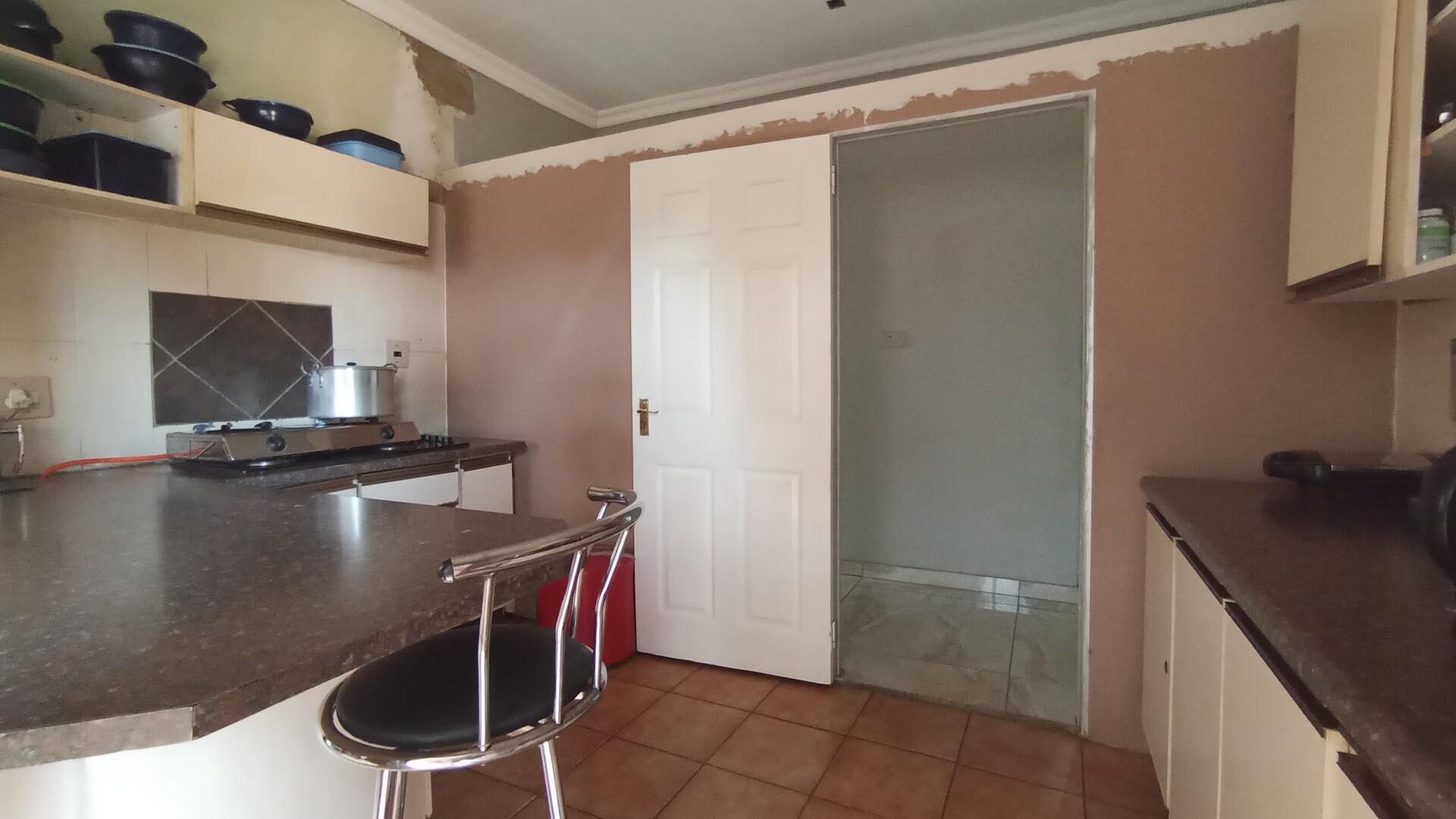 Kitchen - 18 square meters of property in Pretoria Gardens
