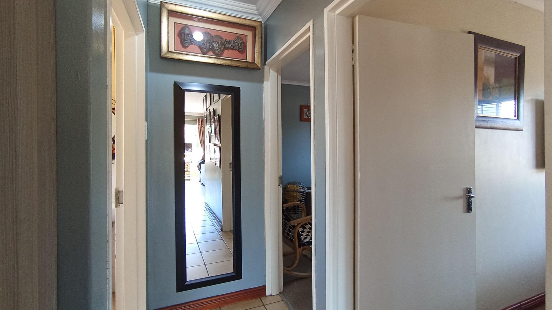 Spaces - 1 square meters of property in Die Hoewes