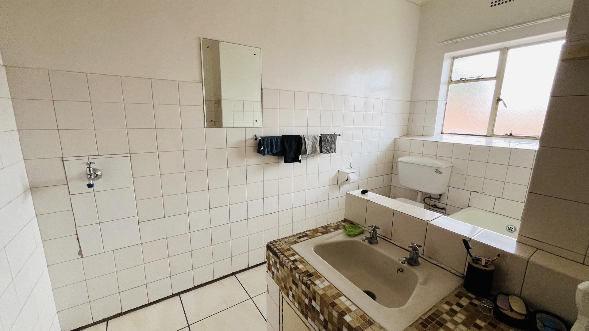 Bathroom 1 of property in Duvha Park
