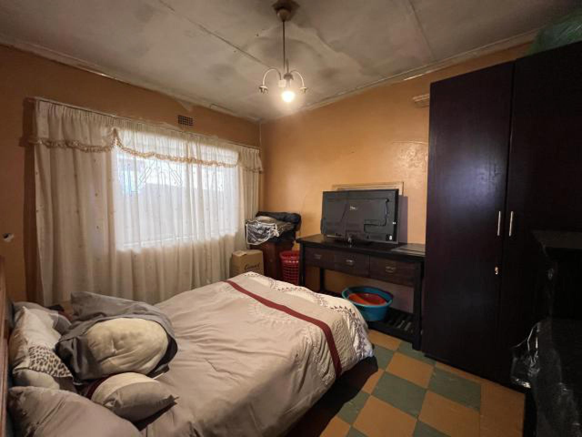 Bed Room 1 of property in Tembisa