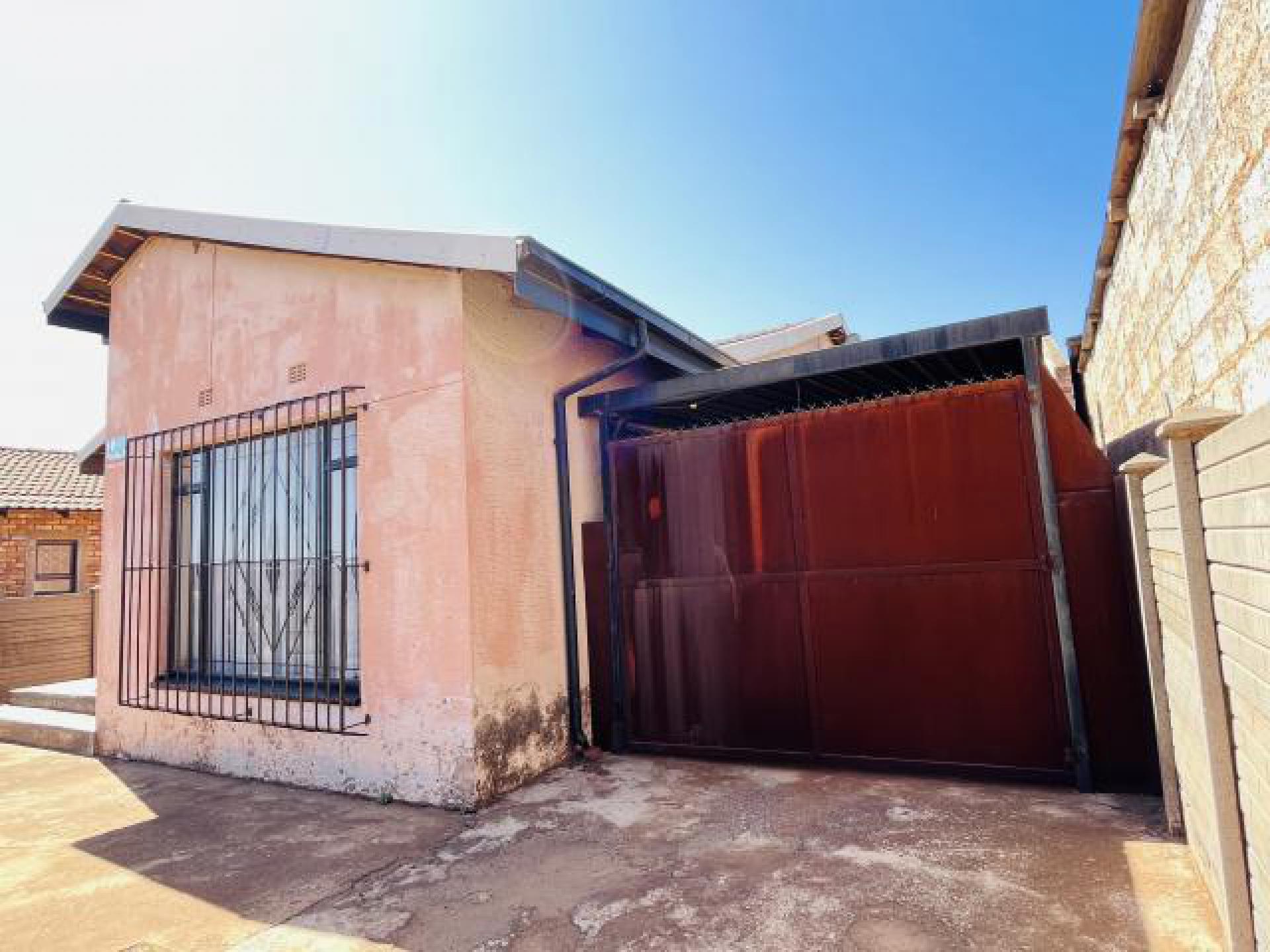 Front View of property in Tembisa