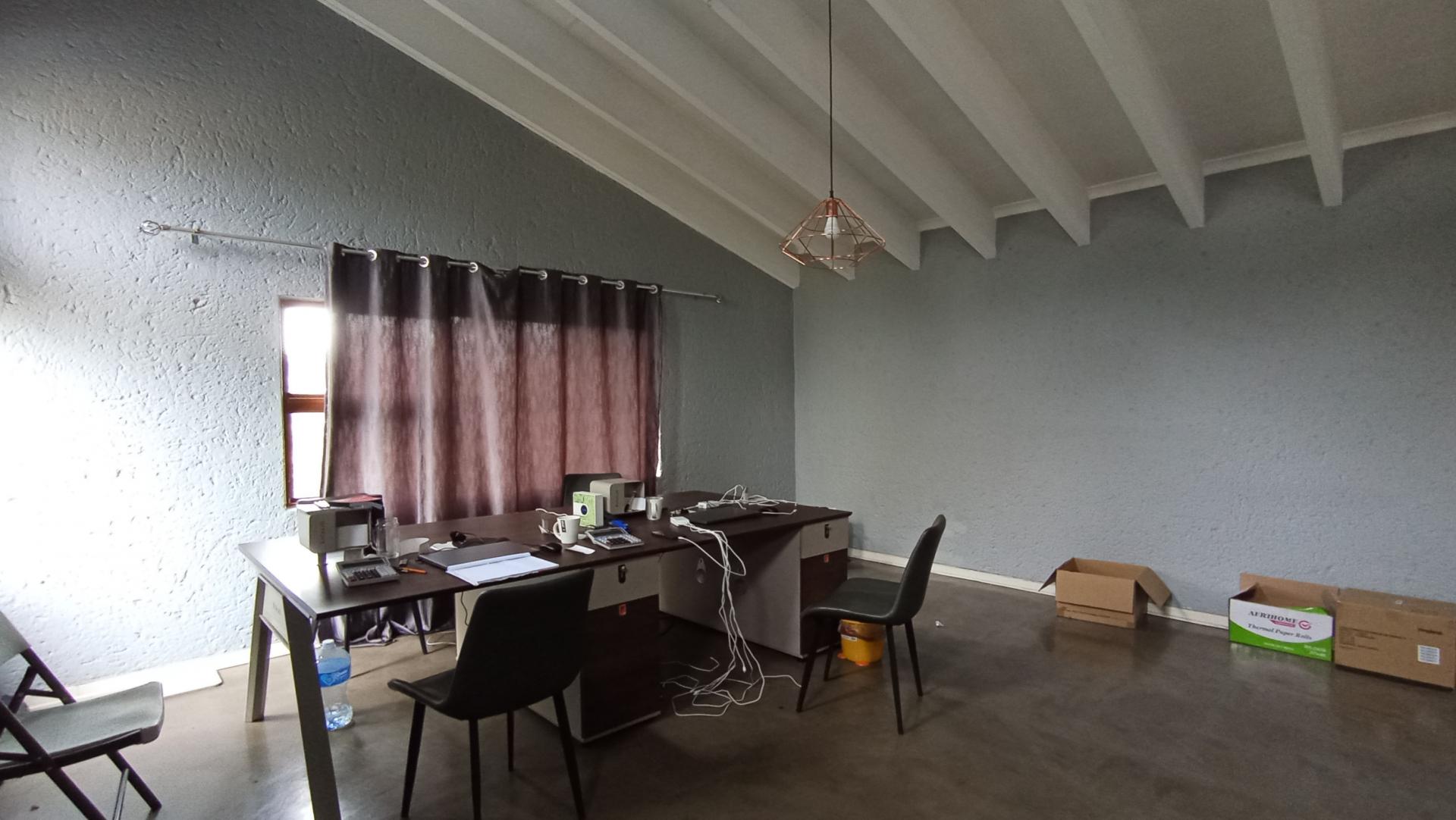 Study - 40 square meters of property in Dowerglen