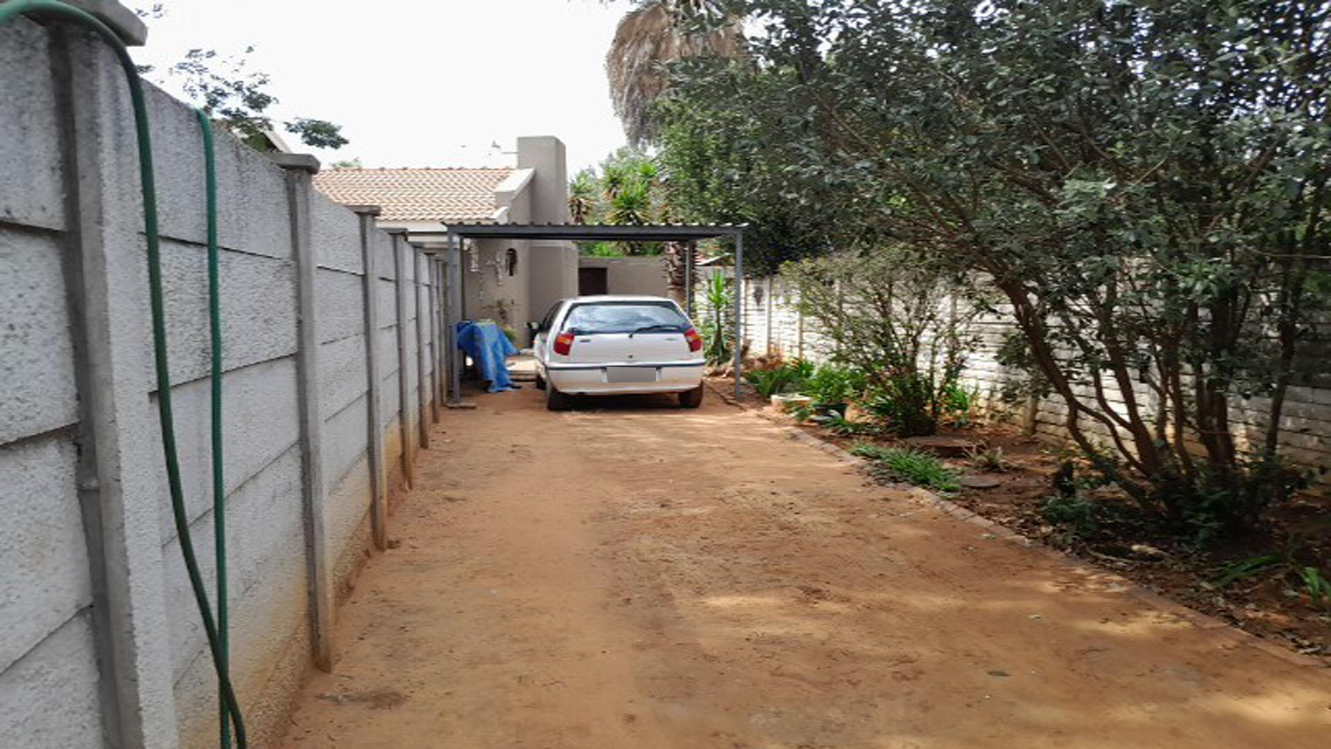 Front View of property in Vaalpark