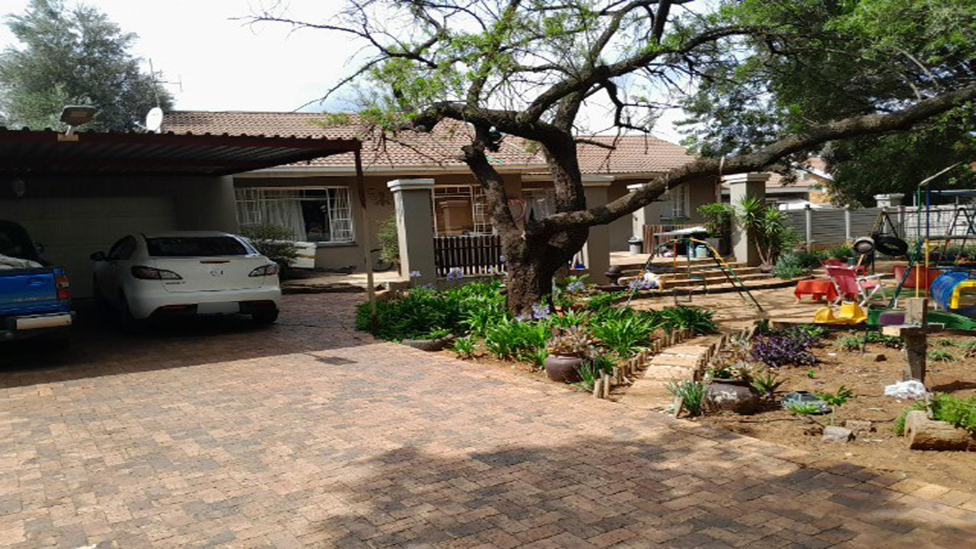 Front View of property in Vaalpark