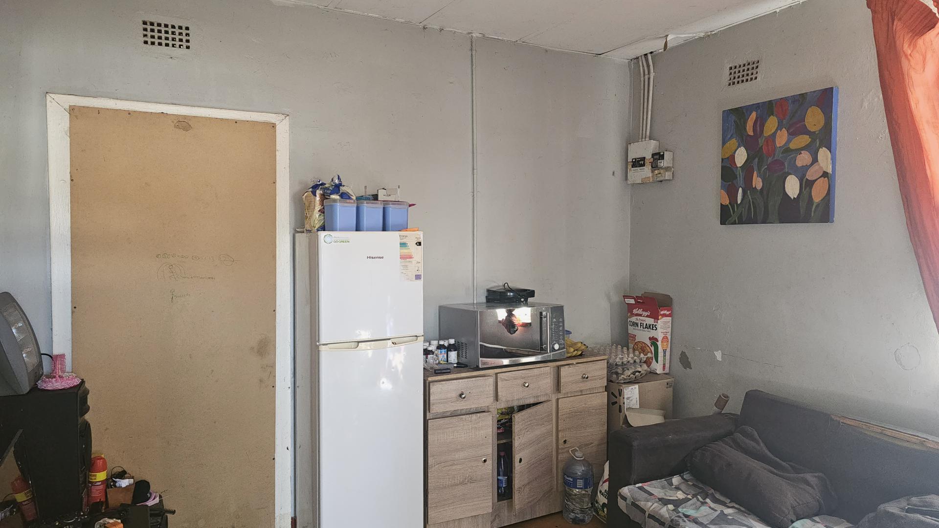 Kitchen of property in Pioneer Park