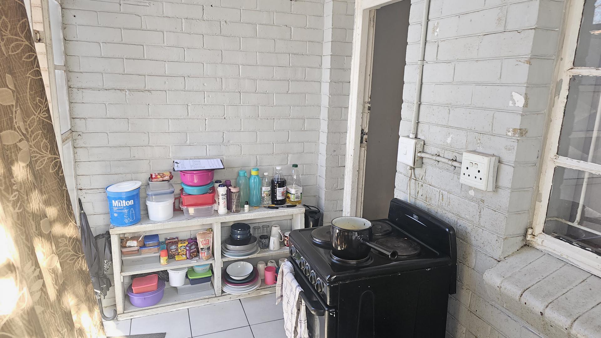 Kitchen of property in Pioneer Park