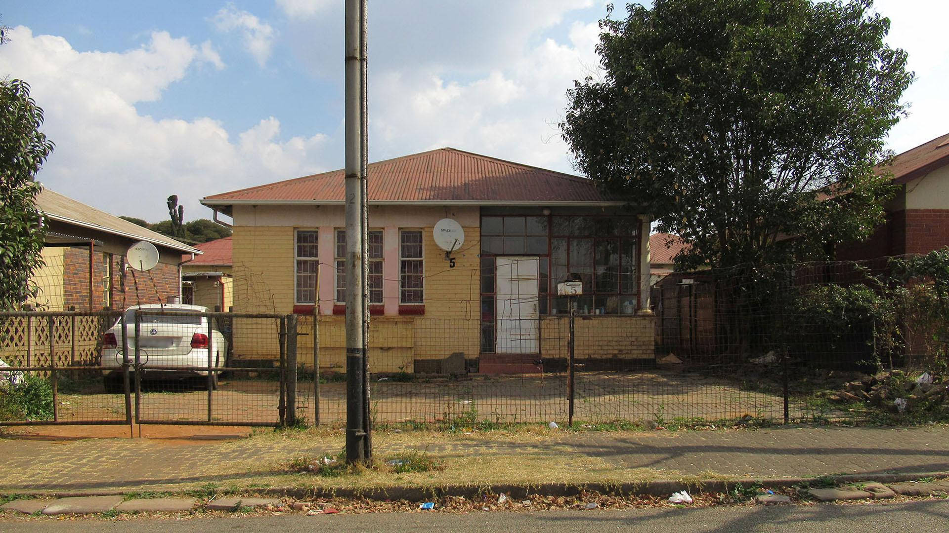 Front View of property in Pioneer Park