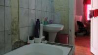 Bathroom 1 - 4 square meters of property in Pioneer Park
