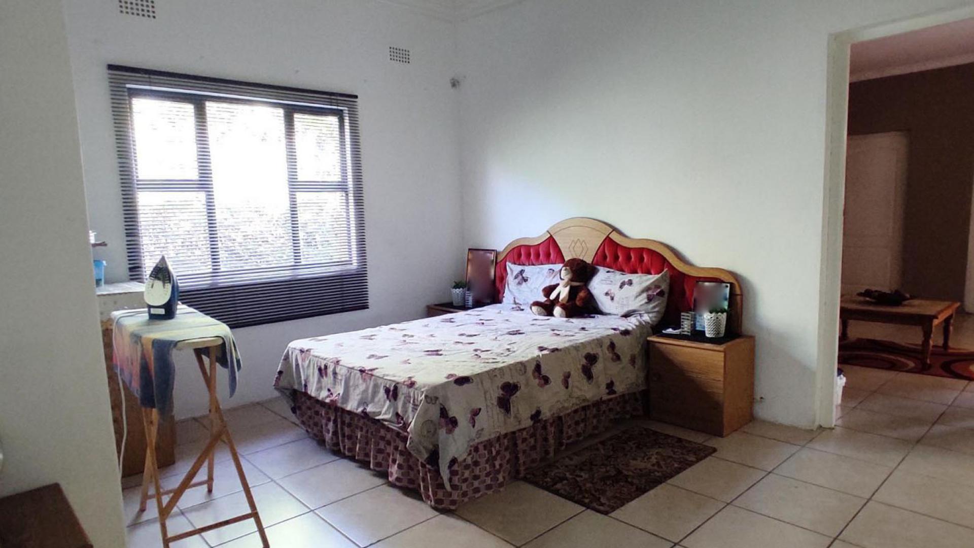 Bed Room 3 of property in Port Edward