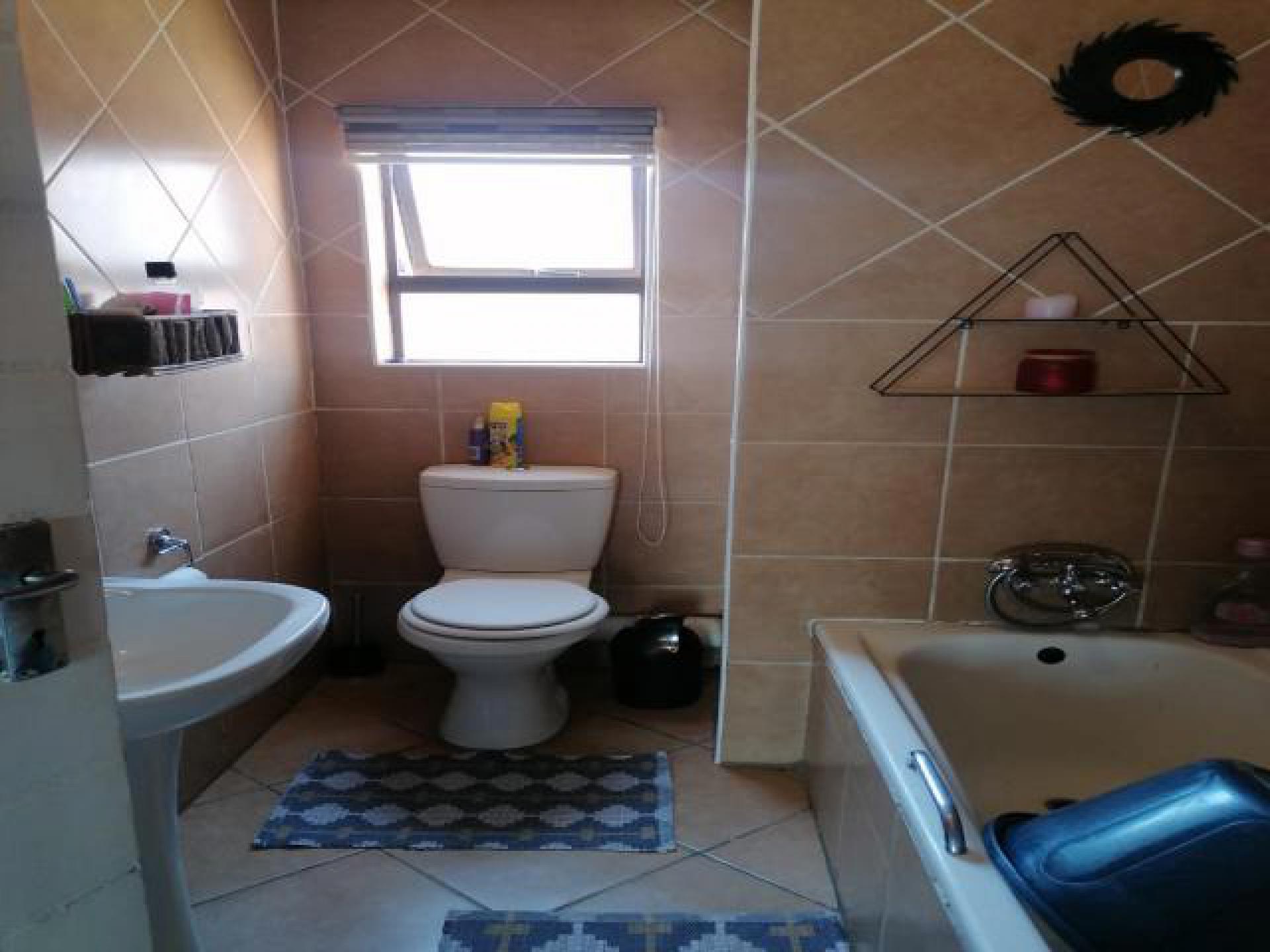 Bathroom 1 - 5 square meters of property in Naturena