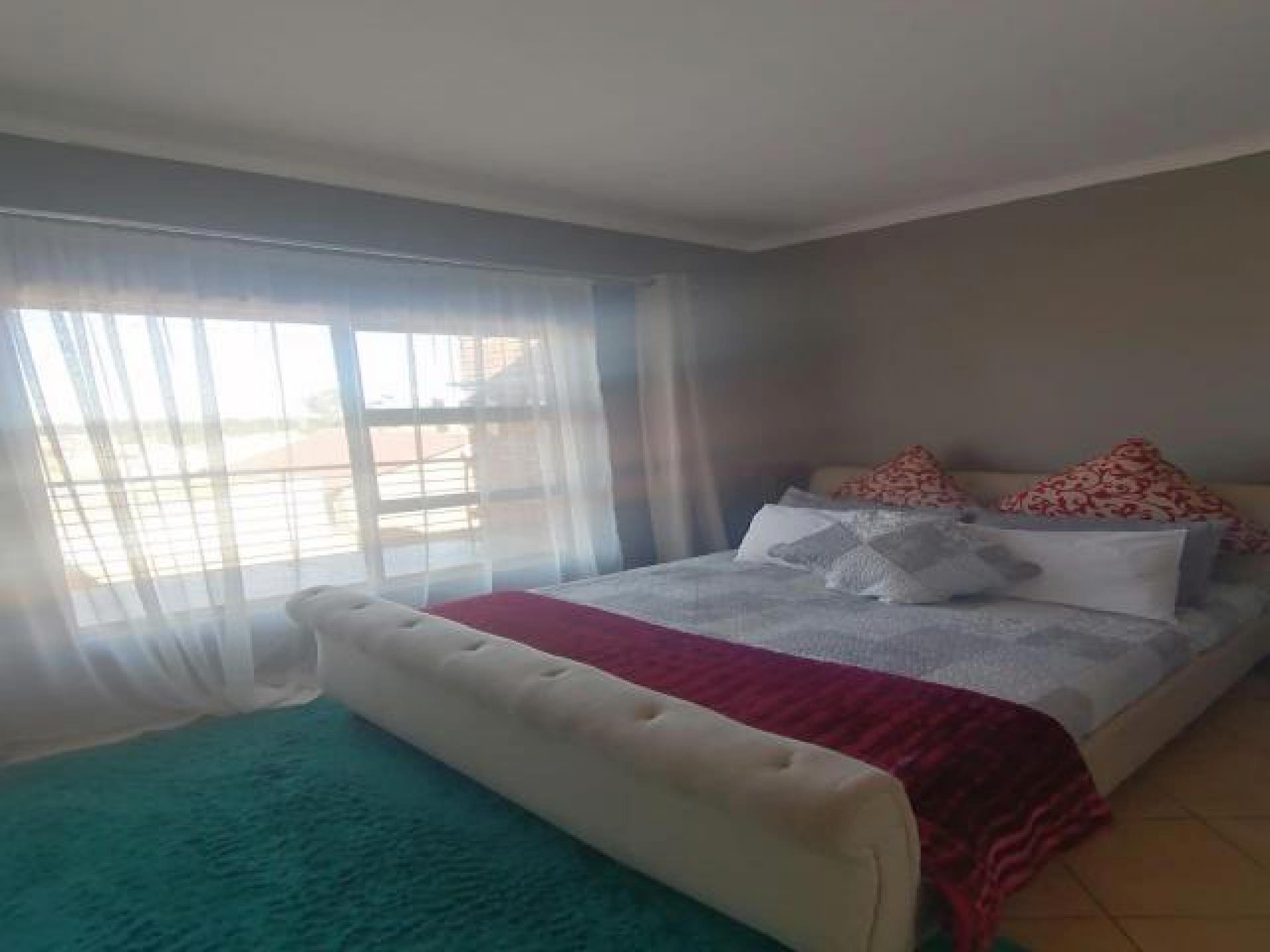 Bed Room 1 - 12 square meters of property in Naturena